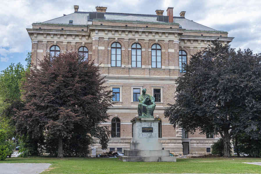 Croacia - Zagreb 27 - Academia Croata de Ciencias y Artes.jpg